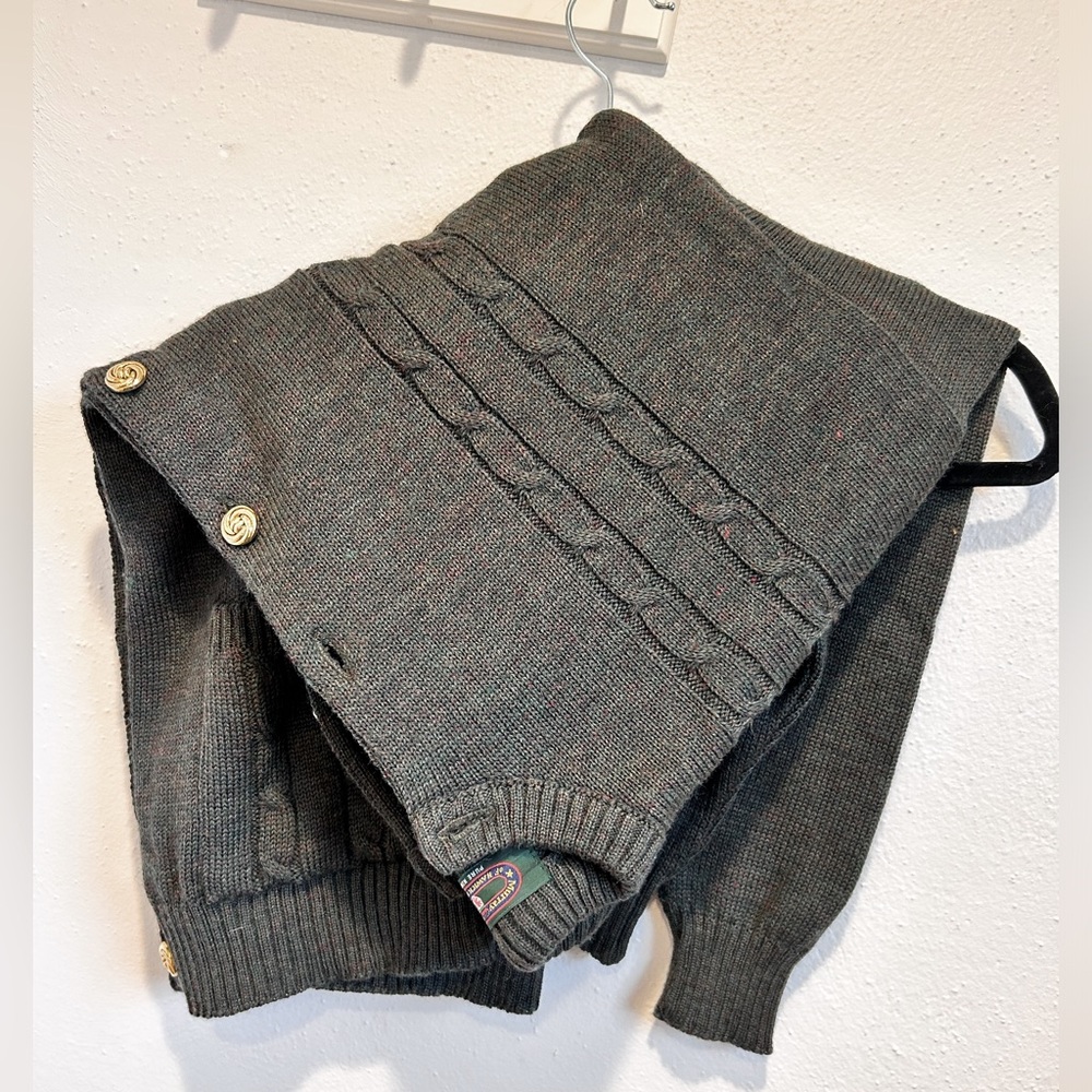 Vintage Wool Sweater in Excellent Condition and gold details Murray Brothers